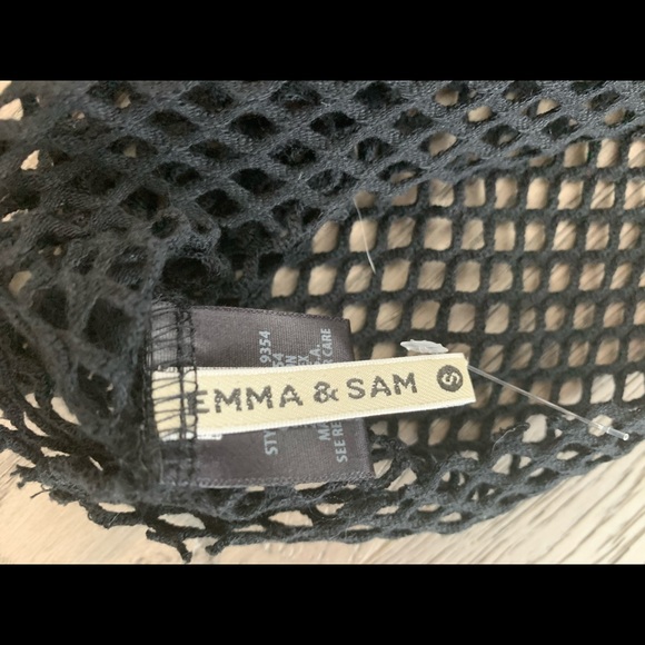 Emma & Sam Black mesh crop top - Picture 3 of 3